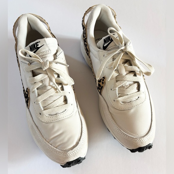 Nike Women’s 8 Waffle Debut Suede Leopard Accent Casual Athletic Style Sneakers - Picture 2 of 10